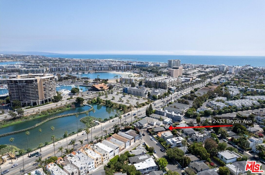 2433 Bryan Ave