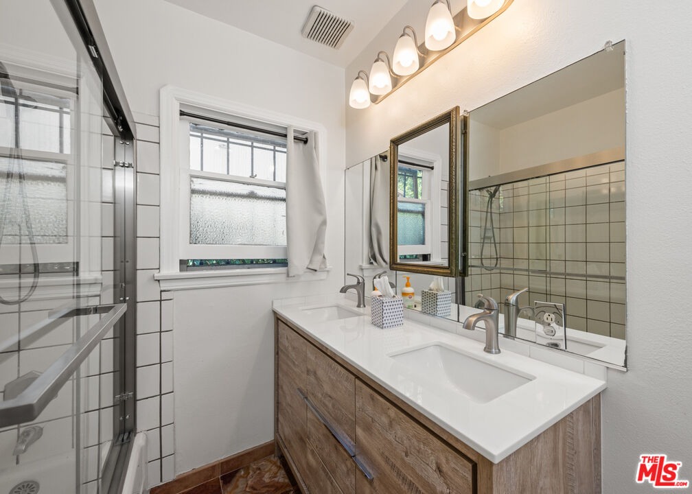 5519 Ventura Canyon Ave