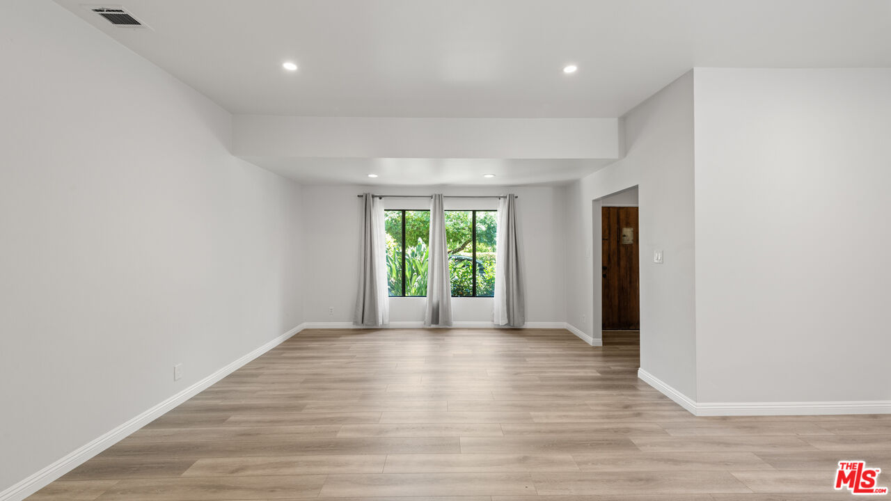 5519 Ventura Canyon Ave