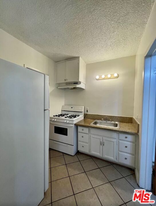 1226 Armacost Ave Unit: 2