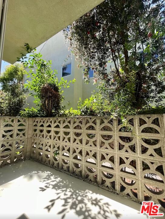 1226 Armacost Ave Unit: 2