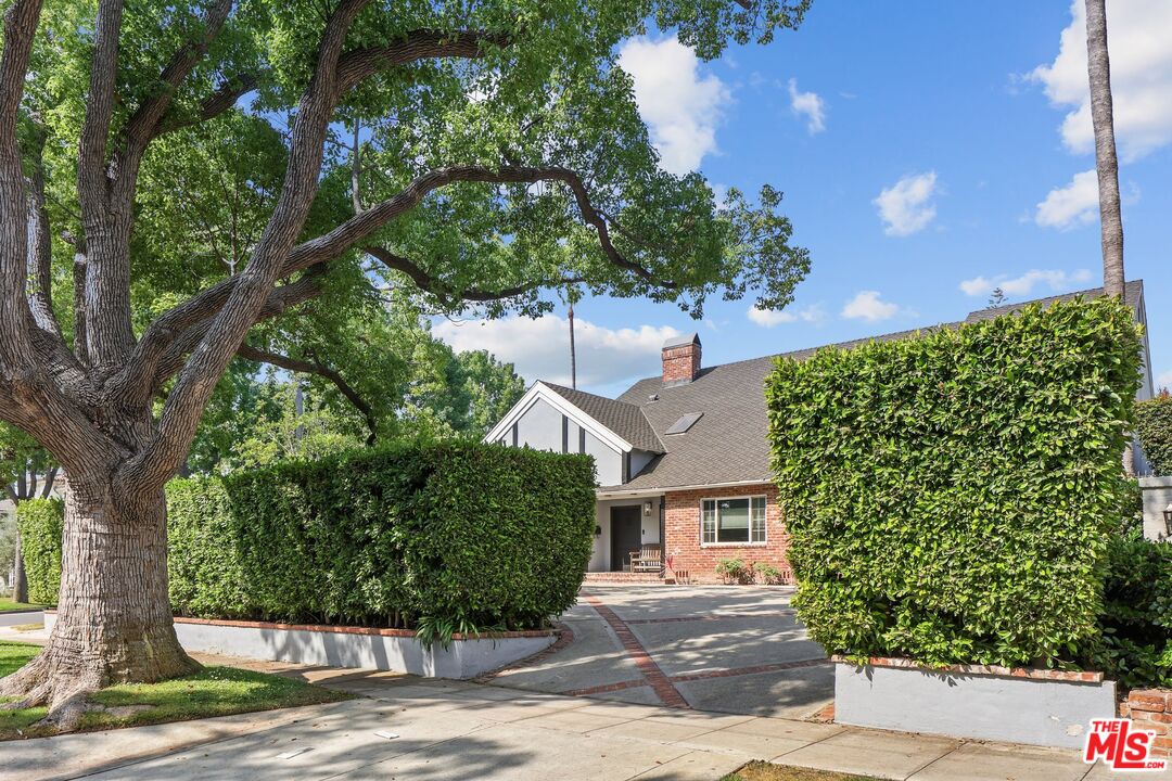 601 N Maple Dr