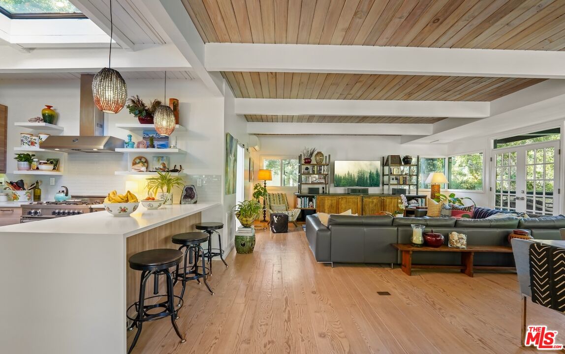1145 Old Topanga Canyon Rd