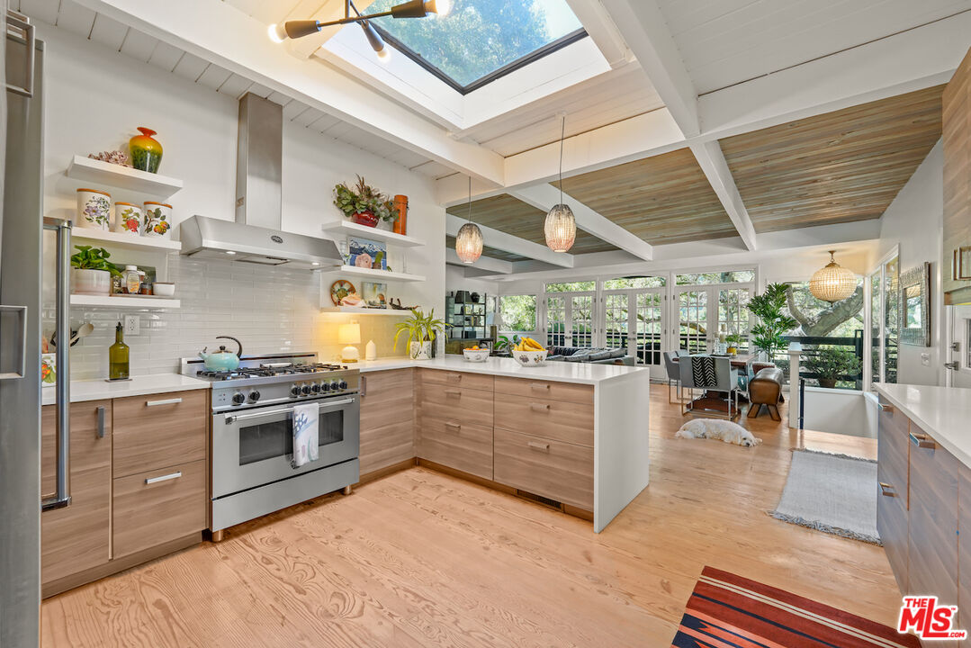 1145 Old Topanga Canyon Rd