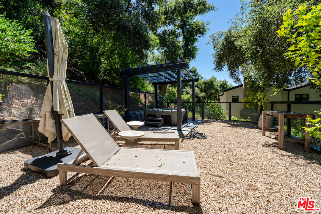 1145 Old Topanga Canyon Rd