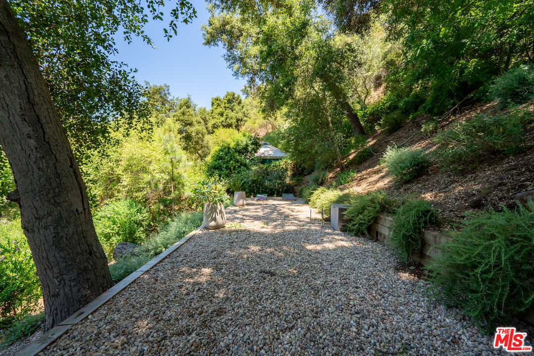 1145 Old Topanga Canyon Rd