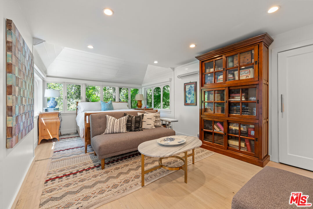 1145 Old Topanga Canyon Rd