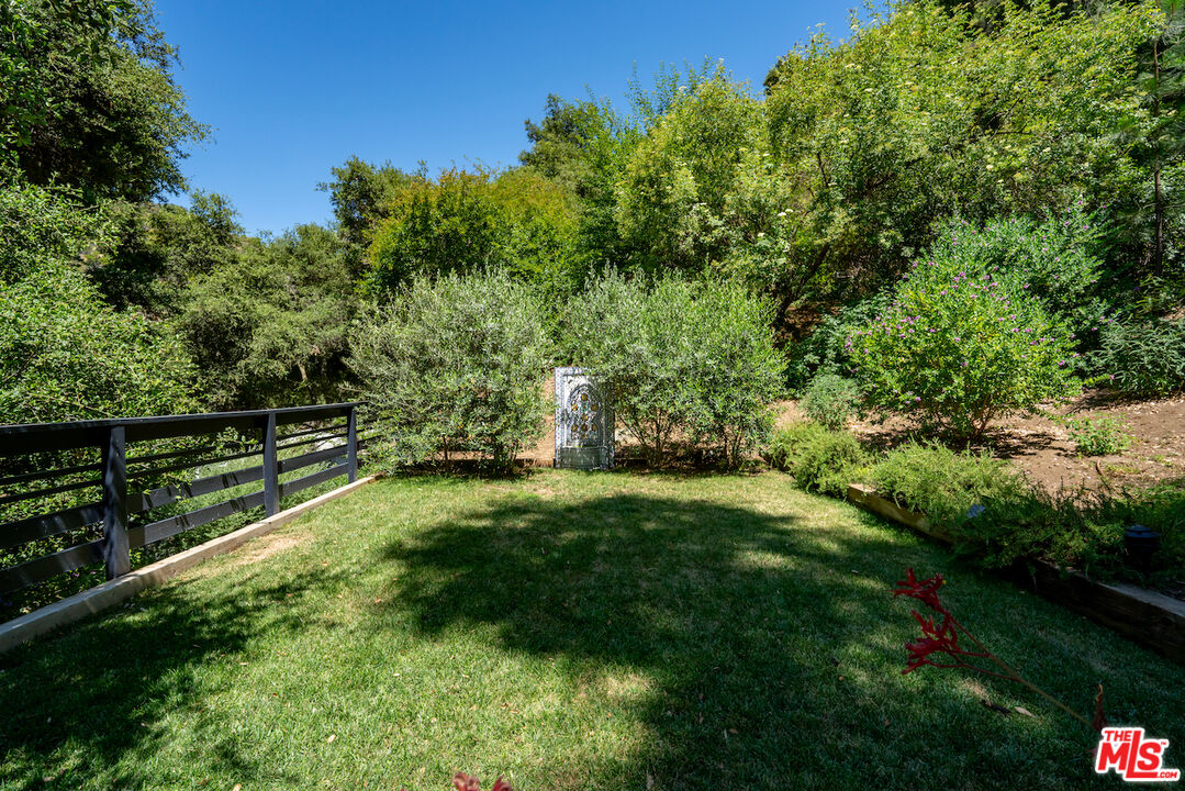 1145 Old Topanga Canyon Rd