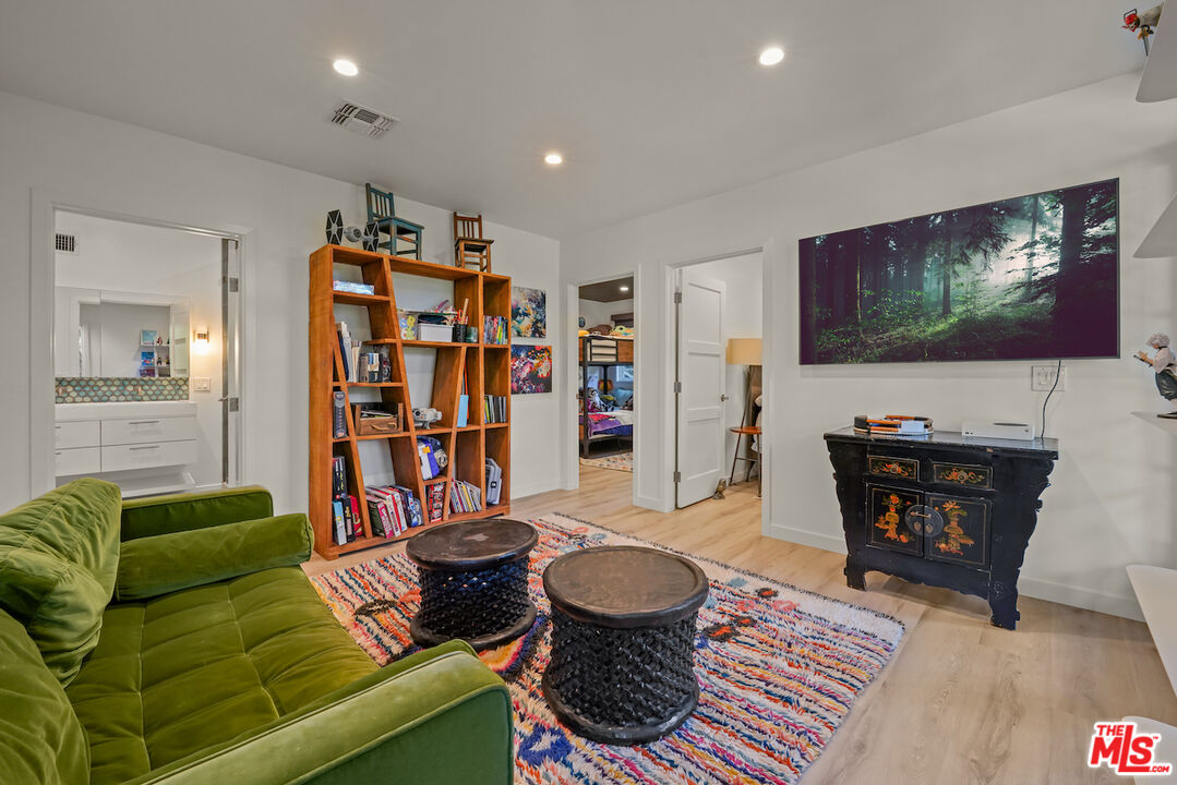 1145 Old Topanga Canyon Rd