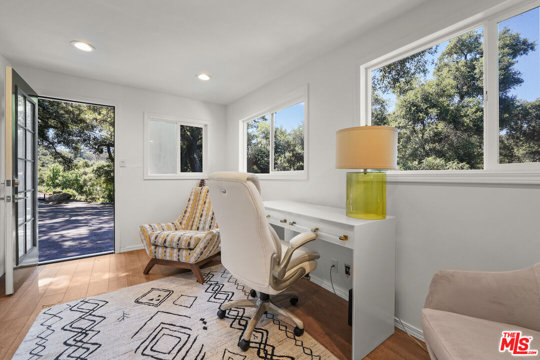 1145 Old Topanga Canyon Rd
