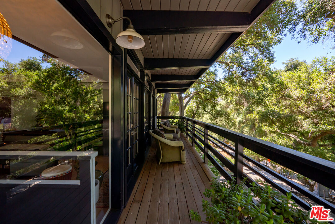 1145 Old Topanga Canyon Rd