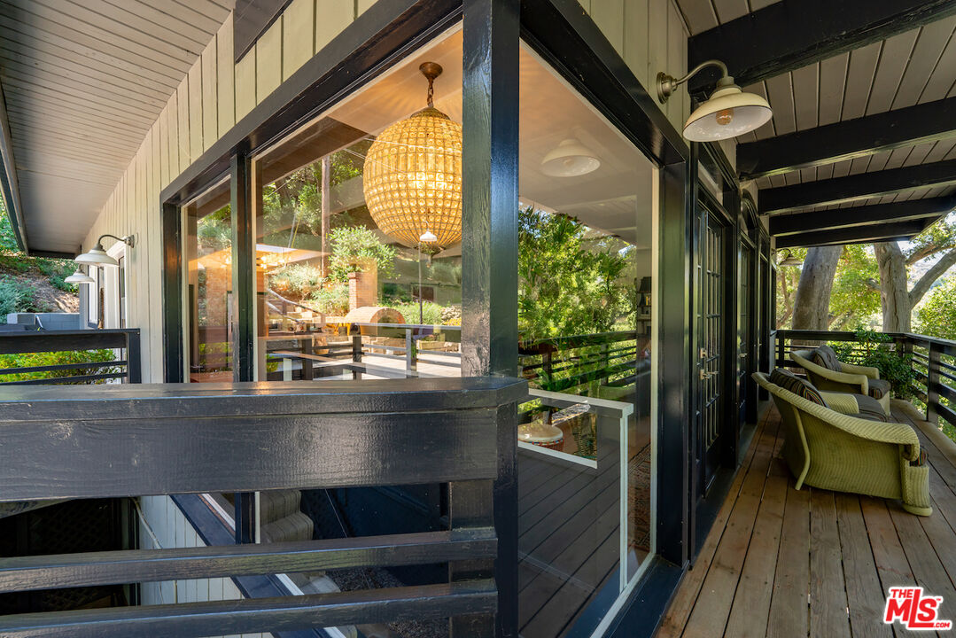 1145 Old Topanga Canyon Rd