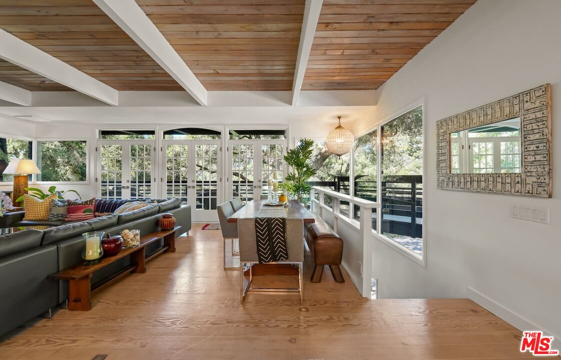 1145 Old Topanga Canyon Rd