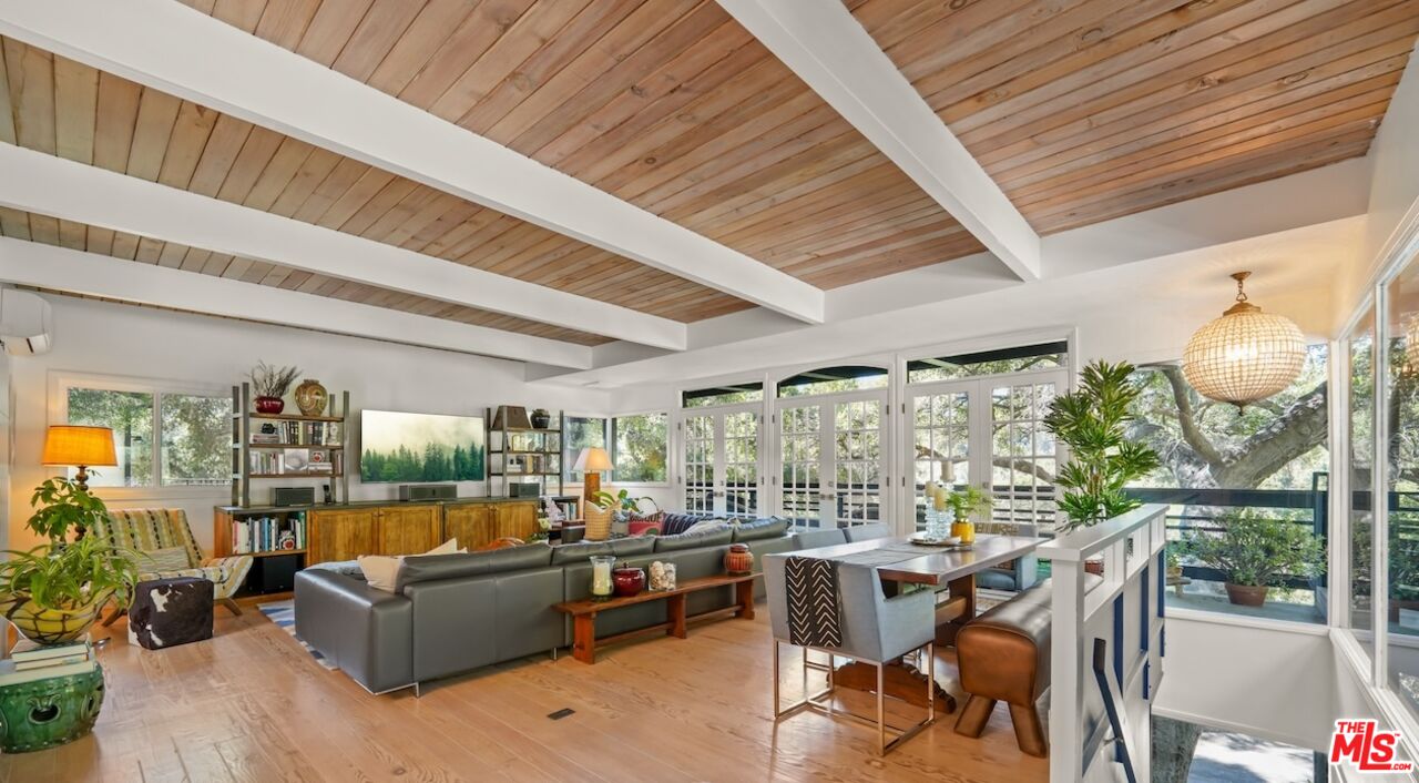 1145 Old Topanga Canyon Rd
