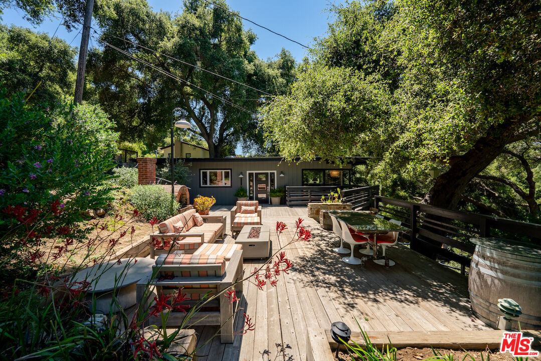 1145 Old Topanga Canyon Rd