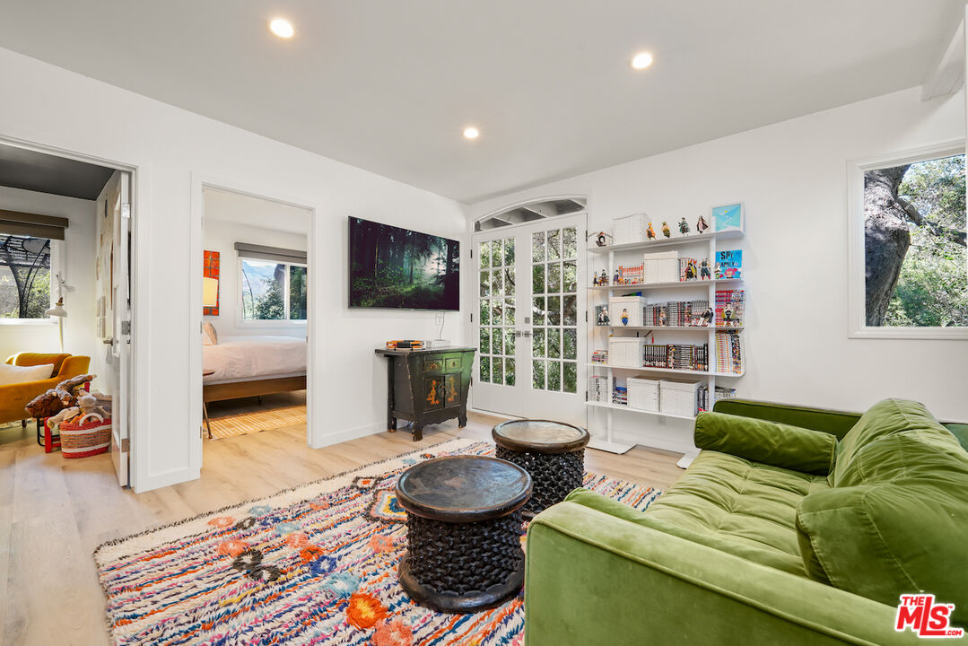 1145 Old Topanga Canyon Rd
