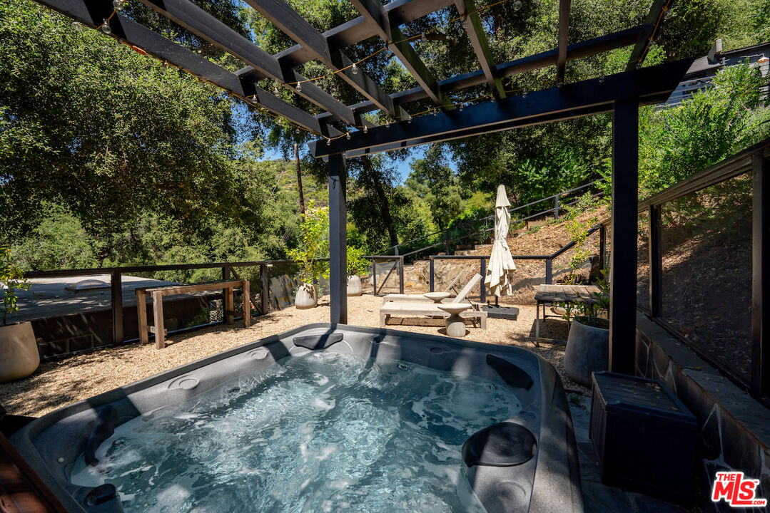 1145 Old Topanga Canyon Rd