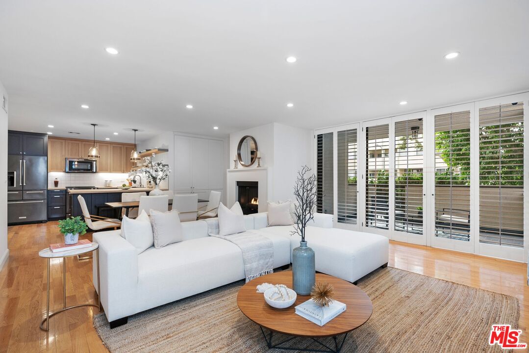 150 N Almont Dr Unit: 101