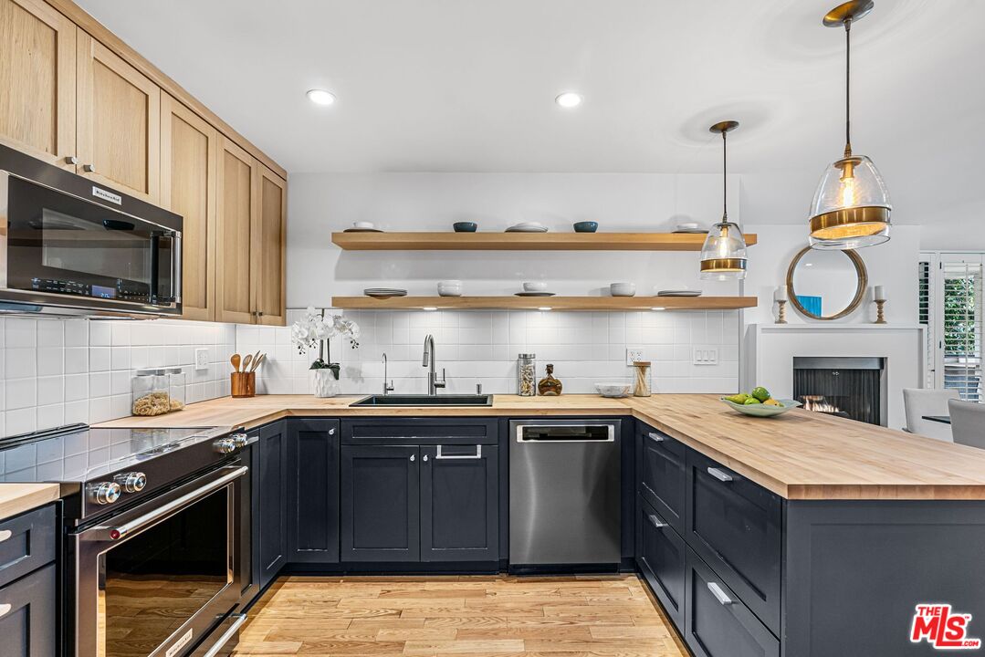 150 N Almont Dr Unit: 101