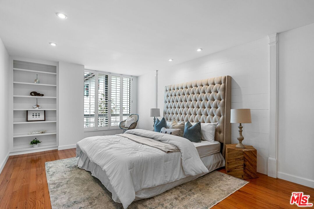 150 N Almont Dr Unit: 101