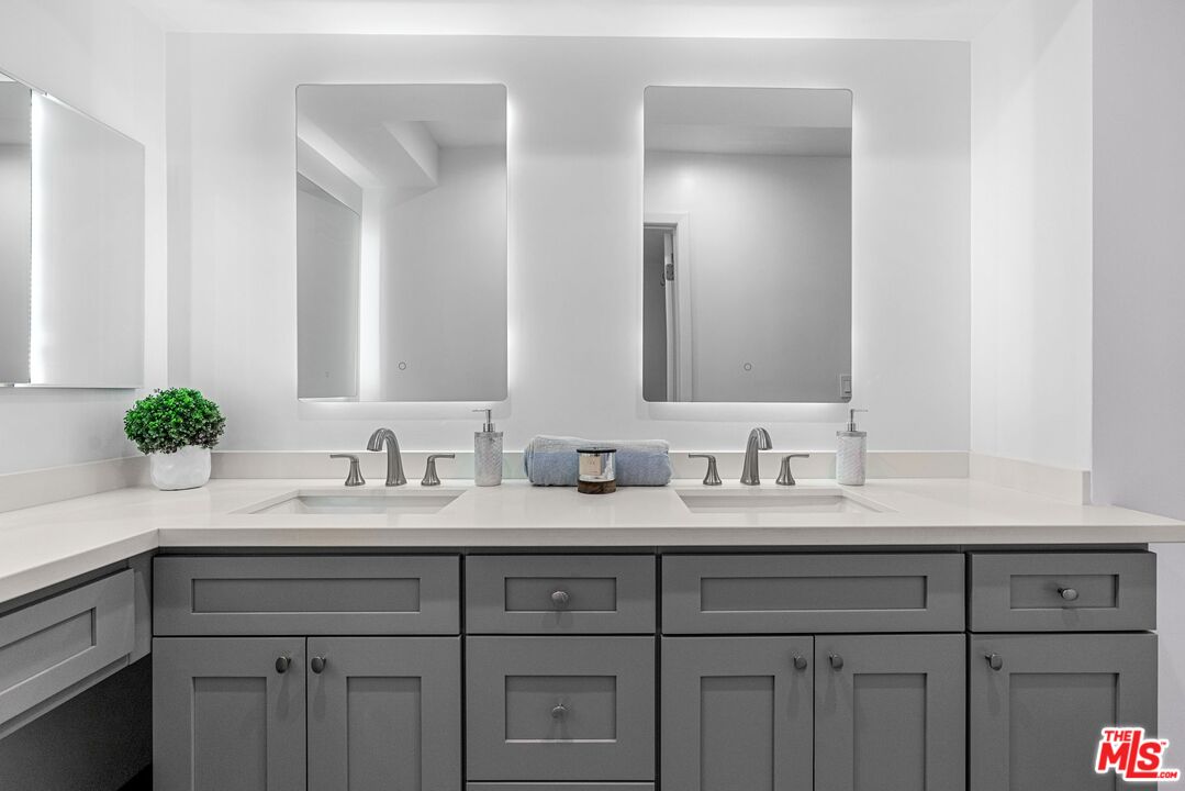 150 N Almont Dr Unit: 101