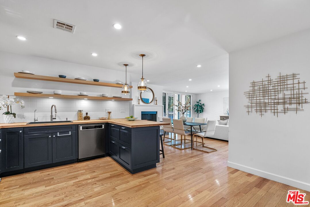 150 N Almont Dr Unit: 101