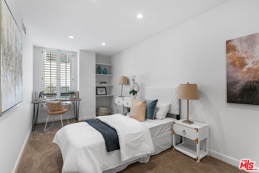 150 N Almont Dr Unit: 101