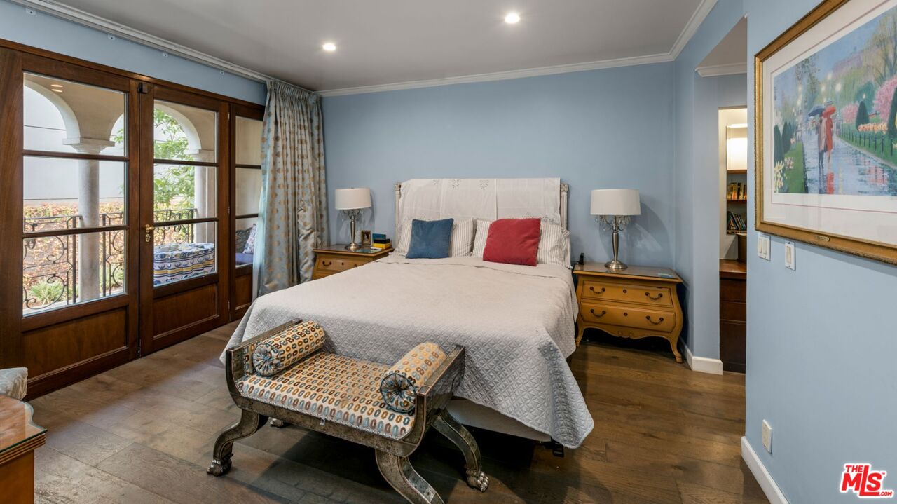 9233 Burton Way Unit: 204