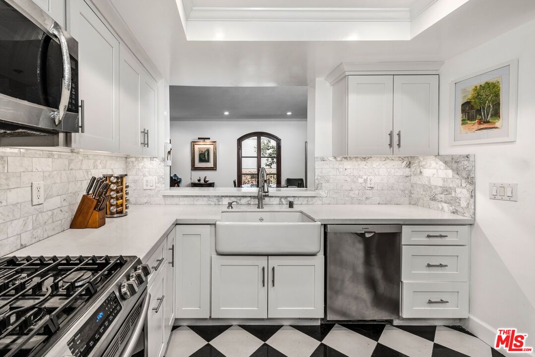 9233 Burton Way Unit: 204