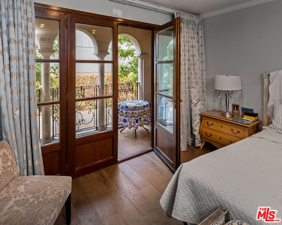 9233 Burton Way Unit: 204