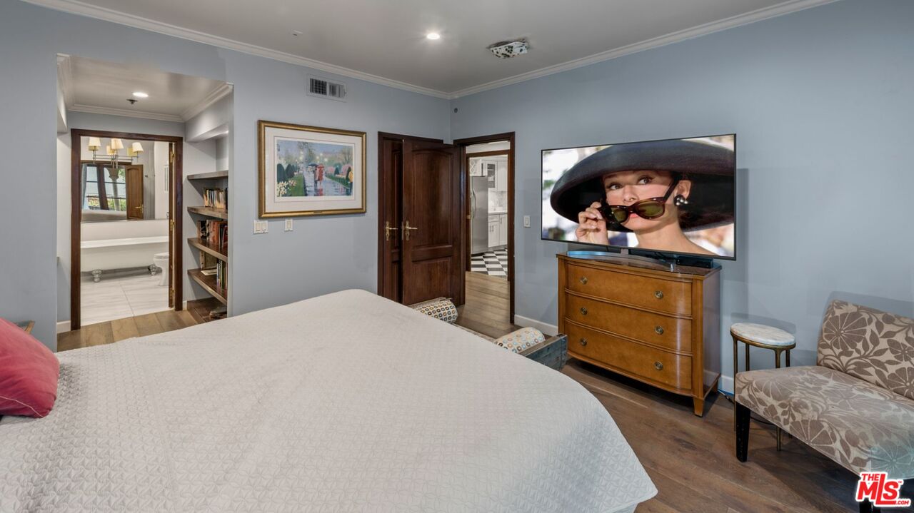 9233 Burton Way Unit: 204