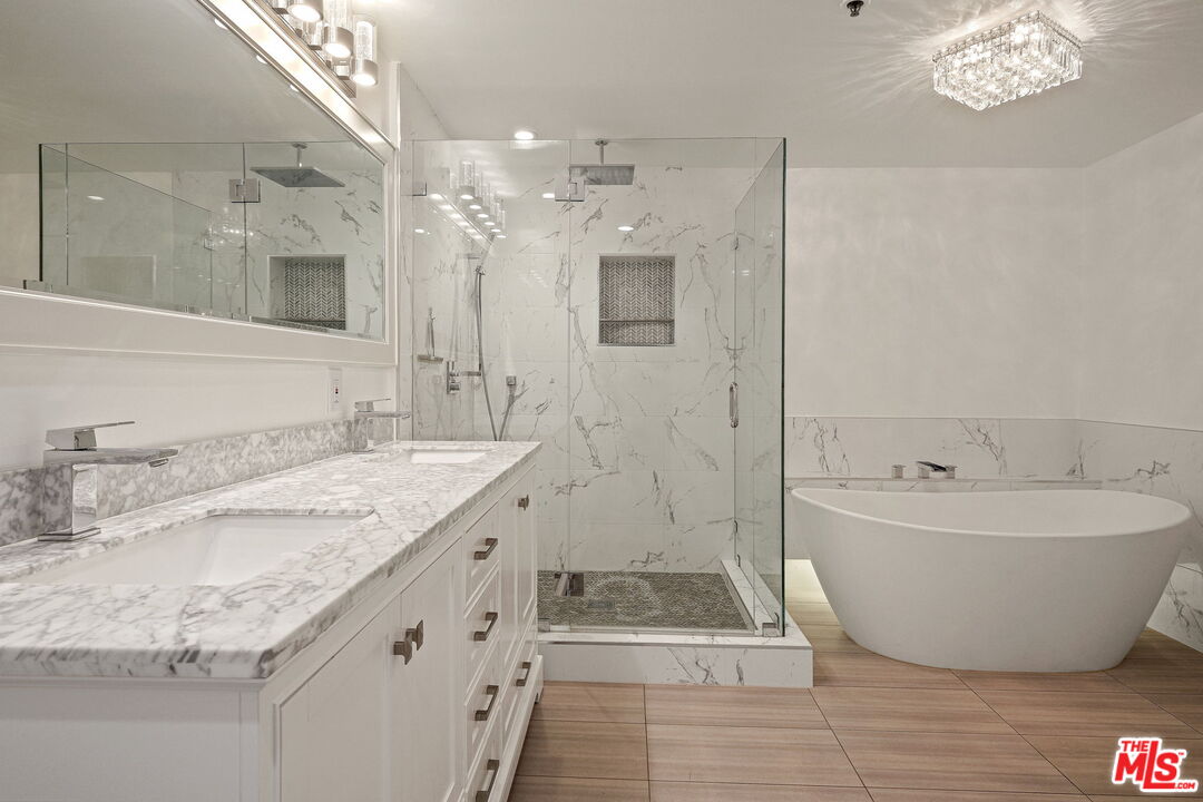 930 N Doheny Dr Unit: 208