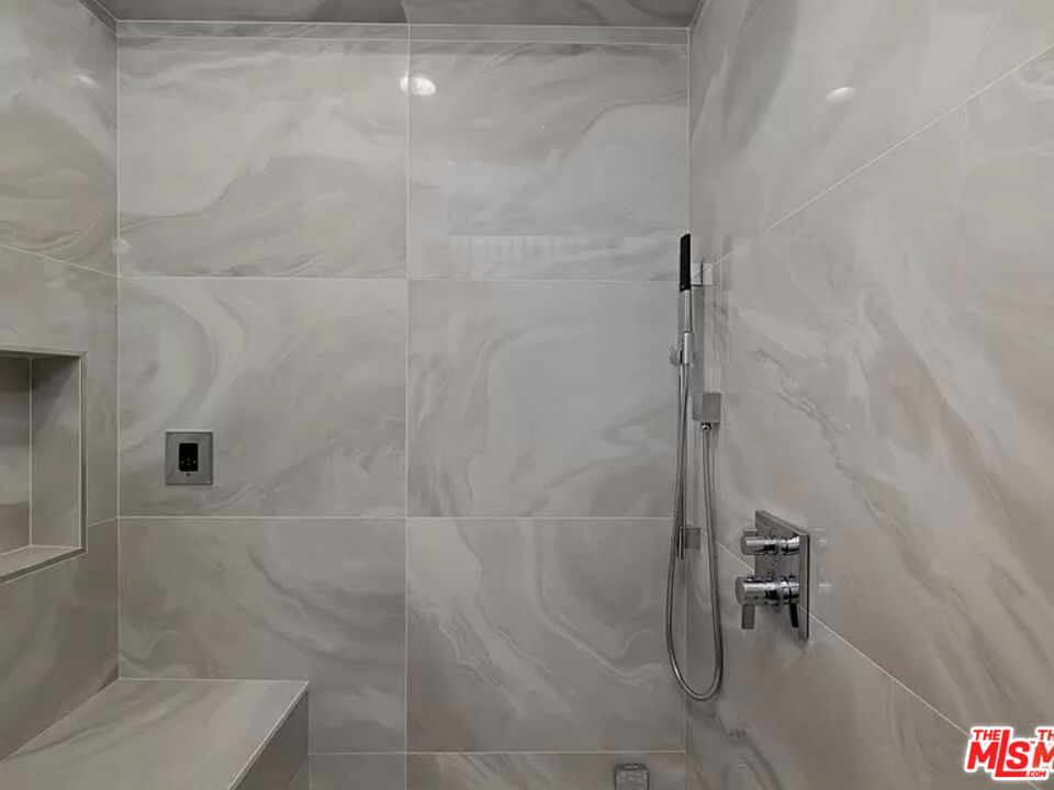 930 N Doheny Dr Unit: 208