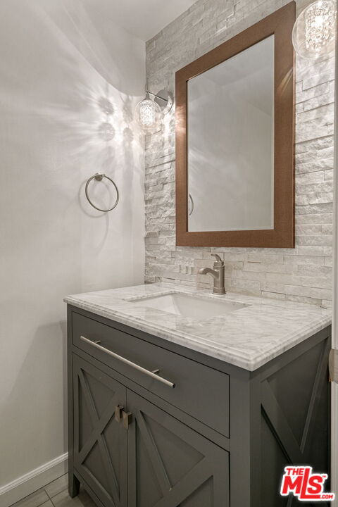 930 N Doheny Dr Unit: 208