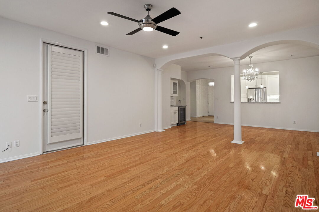 930 N Doheny Dr Unit: 208