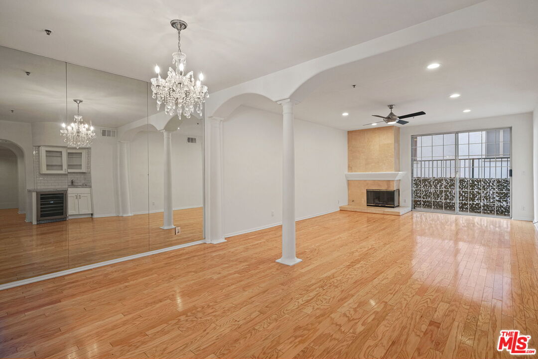 930 N Doheny Dr Unit: 208