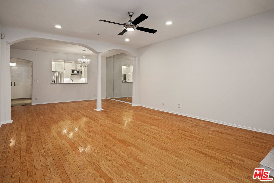 930 N Doheny Dr Unit: 208