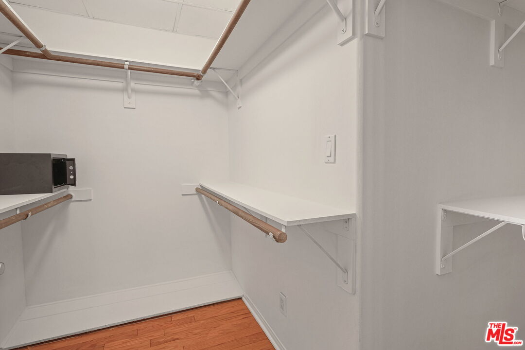 930 N Doheny Dr Unit: 208