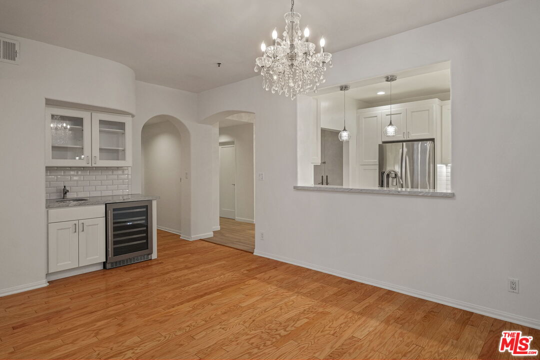 930 N Doheny Dr Unit: 208