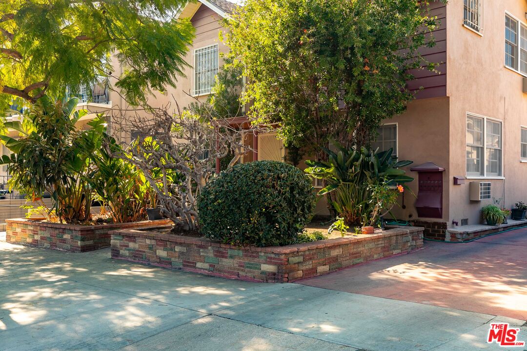 921 N Spaulding Ave Unit: 1