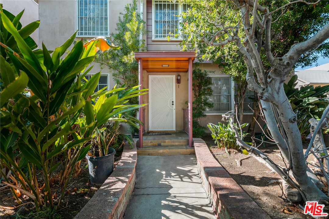 921 N Spaulding Ave Unit: 1