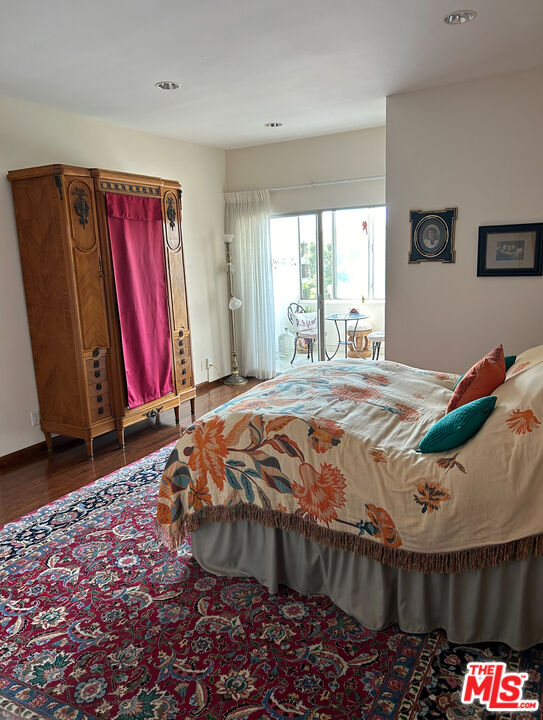 237 N Almont Dr Unit: 305