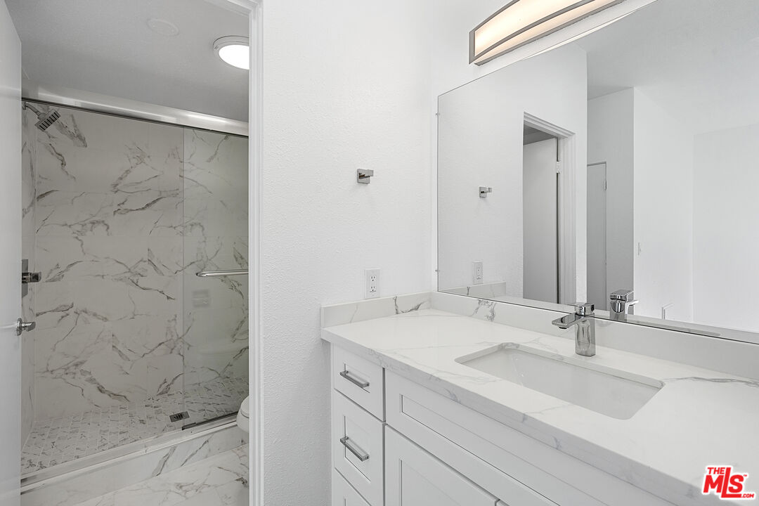 733 Huntley Dr Unit: 5B