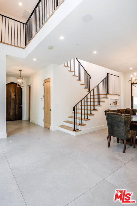 202 N Doheny Dr