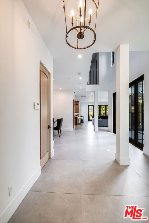 202 N Doheny Dr