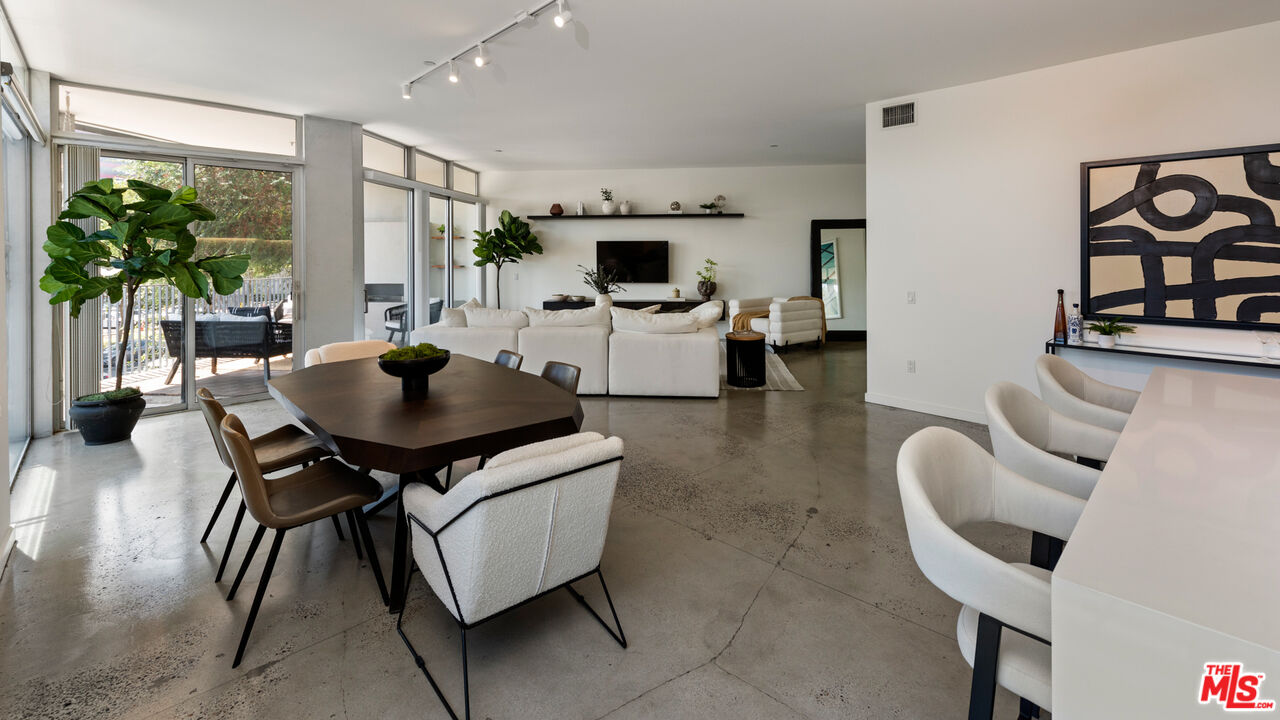 901 Hancock Ave Unit: 203