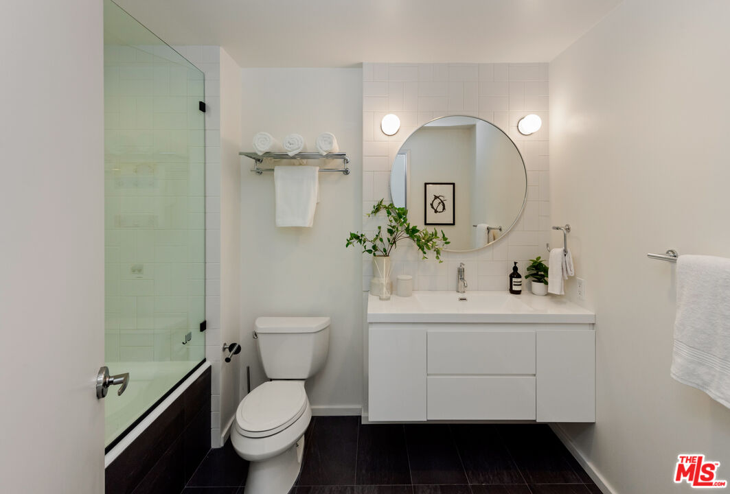 901 Hancock Ave Unit: 203