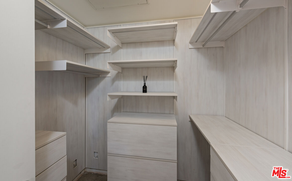 901 Hancock Ave Unit: 203