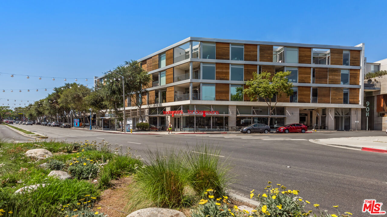 901 Hancock Ave Unit: 203