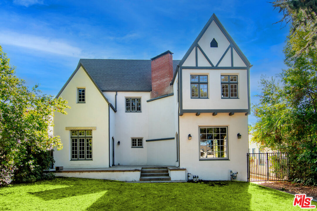 1300 N Holliston Ave